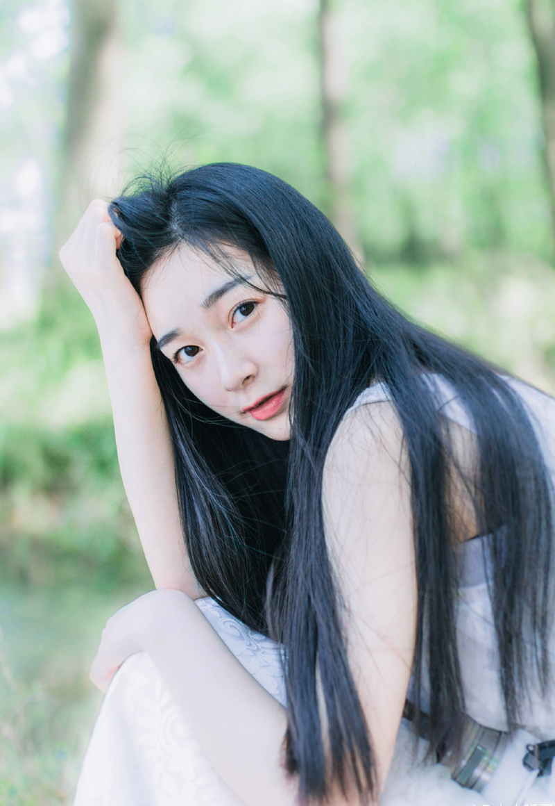 人生坎坎坷坷，跌跌撞撞那是在所难免。但是，不论跌了多少次，你都要坚强地再次站起来。任何时候，无论你面临着生命的何等困惑，抑或经受着多少挫折，无论道路如何的艰难，无论希望变得如何渺茫，请你不要绝望，再试一次，成功一定属于你!